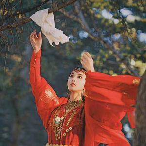 被学长抱进小树林c个爽男男视频
